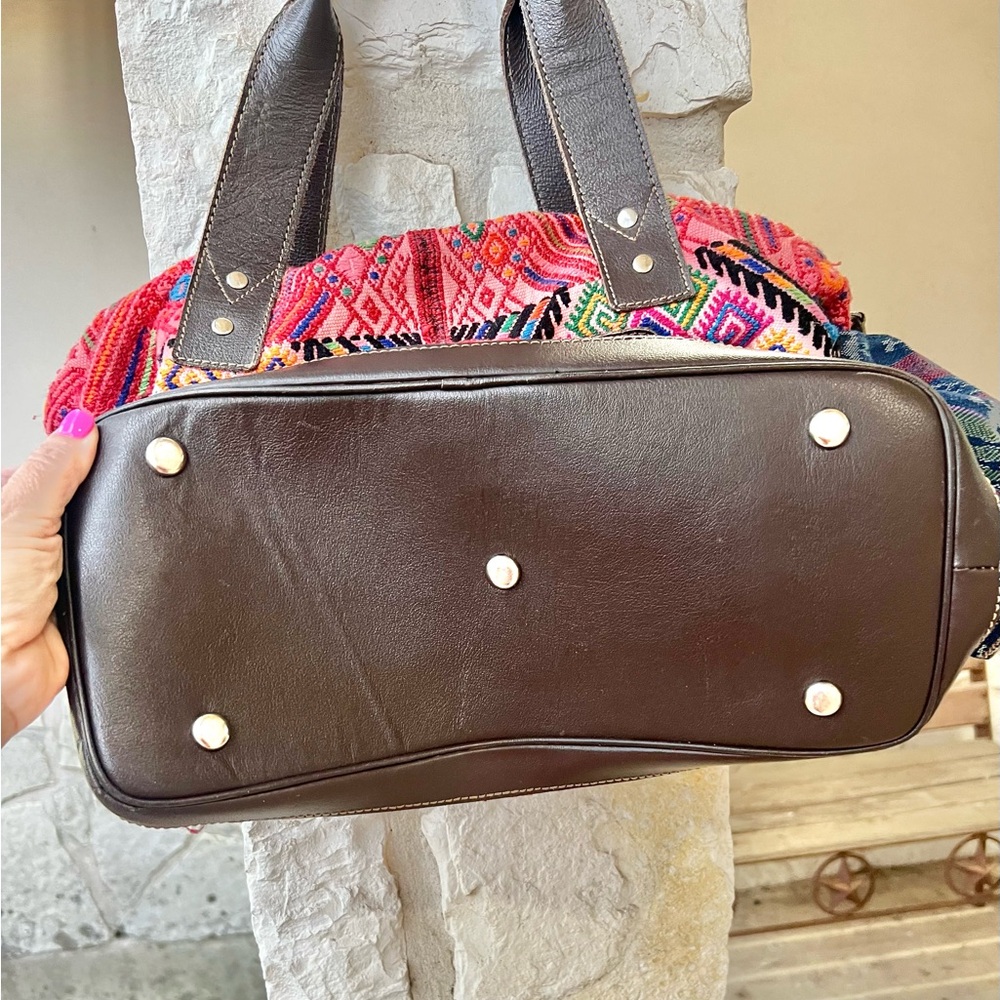 Gorgeous Nena & Co Colorfully Embroidered and Leather Purse/Bag. - Picture 5 of 11